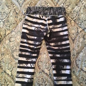 Lululemon Black/White Capri Pants